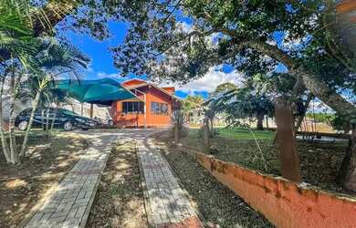 Imagem: A casa em condomínio possui 5 Dormitórios, 4 Banheiros, 5