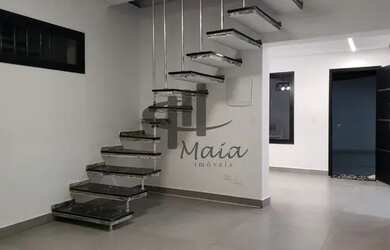 Imagem: A casa possui 3 Dormitórios, 1 Banheiro, 2 Vagas na garagem