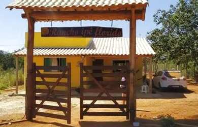 Imagem: A chácara possui 2.000m² de Área, Piscina e está localizado