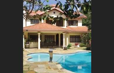 Imagem: A casa em condomínio possui 4 Dormitórios, 4 Banheiros, 3