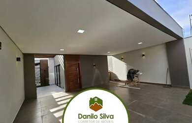 Imagem: A casa possui 3 Dormitórios, 2 Banheiros, 3 Vagas na garagem