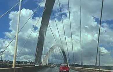 Imagem: A casa possui 4 Dormitórios, 5 Banheiros, 5 Vagas na garagem