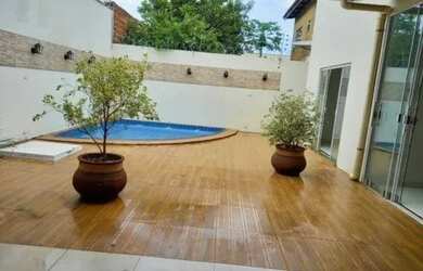 Imagem: A casa possui 2 Dormitórios, 2 Banheiros, 3 Vagas na garagem