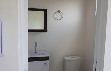 Imagem: A casa em condomínio possui 2 Dormitórios, 2 Banheiros, 1