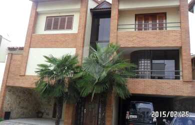 Imagem: A casa em condomínio possui 4 Dormitórios, 5 Banheiros, 4