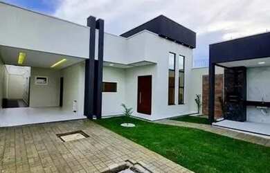 Imagem: A casa possui 3 Dormitórios, 1 Banheiro, 2 Vagas na garagem