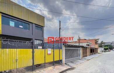 Imagem: O depósito possui 2 Vagas na garagem, 274m² de Área e está