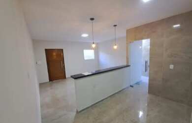 Imagem: A casa possui 3 Dormitórios, 2 Banheiros, 2 Vagas na garagem