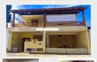 Imagem: A casa possui 4 Dormitórios, 3 Banheiros, 1 Vaga na garagem