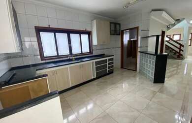 Imagem: A casa em condomínio possui 3 Dormitórios, 4 Banheiros, 4