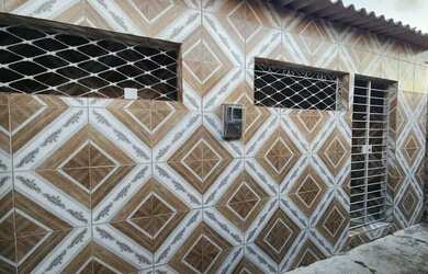 Imagem: A casa possui 3 Dormitórios, 1 Banheiro e está localizado