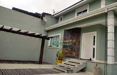 Imagem: A casa possui 4 Dormitórios, 5 Banheiros, 5 Vagas na garagem