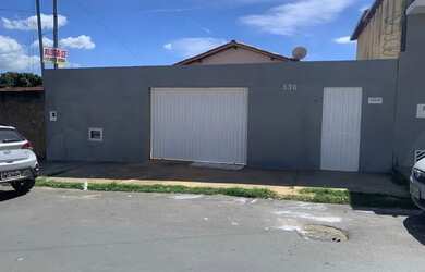 Imagem: A casa possui 2 Dormitórios e está localizado em Vila Guilhermina