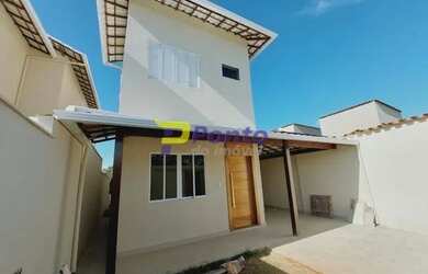 Imagem: A casa possui 3 Dormitórios, 2 Banheiros, 2 Vagas na garagem