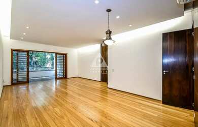 Imagem: O apartamento possui 4 Dormitórios, 4 Banheiros, 1 Vaga na