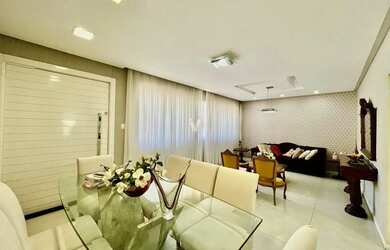 Imagem: A casa possui 4 Dormitórios, 3 Banheiros, 2 Vagas na garagem