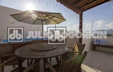 Imagem: O apartamento na cobertura possui 3 Dormitórios, 2 Banheiros