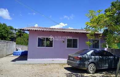 Imagem: A casa possui 3 Dormitórios, 1 Banheiro, 4 Vagas na garagem