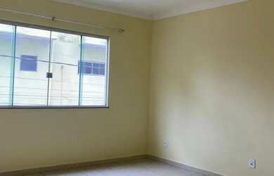 Imagem: O apartamento possui 3 Dormitórios, 1 Banheiro, 2 Vagas na