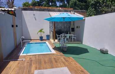 Imagem: A casa possui 2 Dormitórios, 2 Banheiros, 2 Vagas na garagem