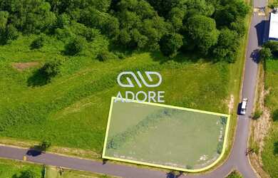 Imagem: O terreno possui 2.346m² de Área e está localizado em Loteamento