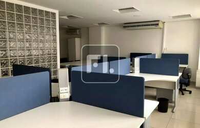 Imagem: O depósito possui 4 Vagas na garagem, 200m² de Área e está