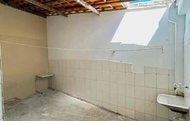 Imagem 9: Linda Casa Tipo Village dentro de Condomínio Fechado 2/4 Duas Suítes Completas Abrantes