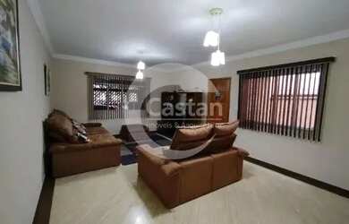 Imagem: A casa possui 4 Dormitórios, 2 Banheiros, 2 Vagas na garagem