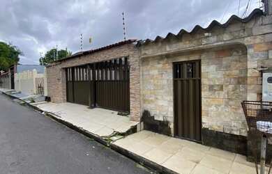 Imagem: A casa possui 3 Dormitórios, 3 Banheiros, 2 Vagas na garagem