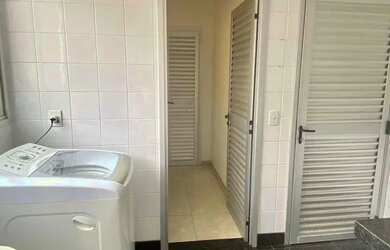 Imagem: O apartamento possui 4 Dormitórios, 1 Banheiro, 3 Vagas na