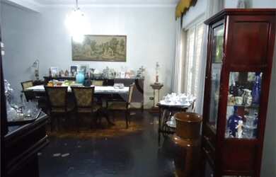 Imagem: A casa à venda possui 4 Dormitórios, 5 Banheiros, 3 Vagas