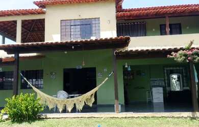 Imagem: A casa possui 3 Dormitórios, 3 Banheiros, 3 Vagas na garagem