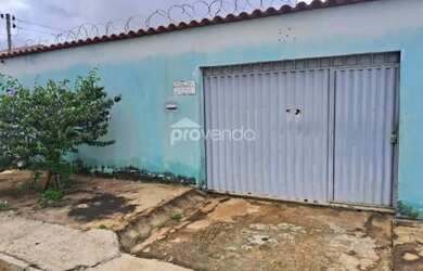 Imagem: A casa possui 2 Dormitórios, 2 Banheiros, 2 Vagas na garagem