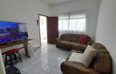 Imagem: A casa possui 2 Dormitórios, 1 Banheiro e está localizado