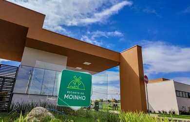 Imagem: O terreno possui 180m² de Área e está localizado em Altos