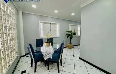 Imagem: A casa possui 5 Dormitórios, 5 Banheiros, 5 Vagas na garagem