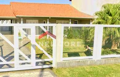 Imagem: A casa possui 3 Dormitórios, 4 Banheiros, 2 Vagas na garagem