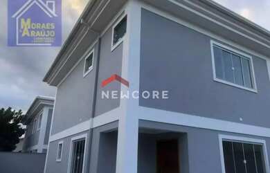 Imagem: A casa possui 3 Dormitórios, 3 Banheiros, 2 Vagas na garagem