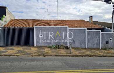 Imagem: A casa possui 3 Dormitórios, 1 Banheiro, 3 Vagas na garagem