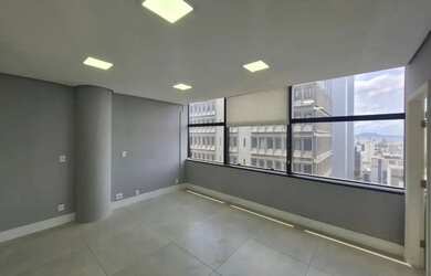 Imagem: O depósito possui 1 Vaga na garagem e 80m² de Área e está