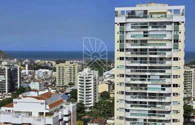 Imagem: O apartamento possui 4 Dormitórios, 3 Banheiros, 2 Vagas na