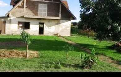 Imagem: A casa possui 5 Dormitórios, 3 Banheiros, 2 Vagas na garagem