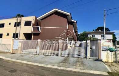 Imagem: A casa possui 3 Dormitórios, 2 Banheiros, 1 Vaga na garagem