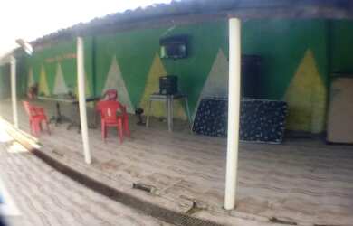 Imagem: A casa possui 1 Dormitório, 1 Vaga na garagem, 450m² de Área