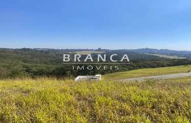 Imagem: O terreno possui 900m² de Área e está localizado em Quintas