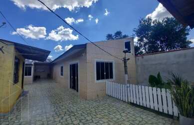 Imagem: A casa possui 2 Dormitórios, 1 Banheiro, 5 Vagas na garagem