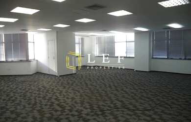 Imagem: O depósito possui 4 Vagas na garagem, 188m² de Área e está