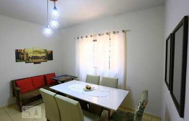 Imagem: A casa possui 3 Dormitórios, 3 Banheiros, 2 Vagas na garagem