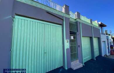 Imagem: A casa possui 4 Dormitórios, 3 Banheiros, 3 Vagas na garagem