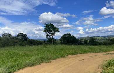 Imagem: O terreno possui 600m² de Área e está localizado em Nova